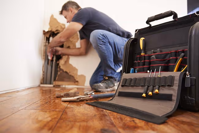 5 Common Plumbing Emergencies and How to Address Them