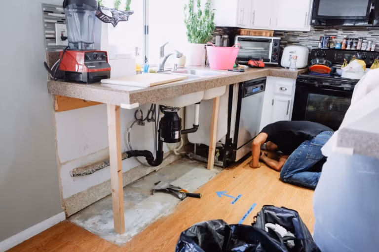 4 Signs Its Time to Call the Plumber – What to Know
